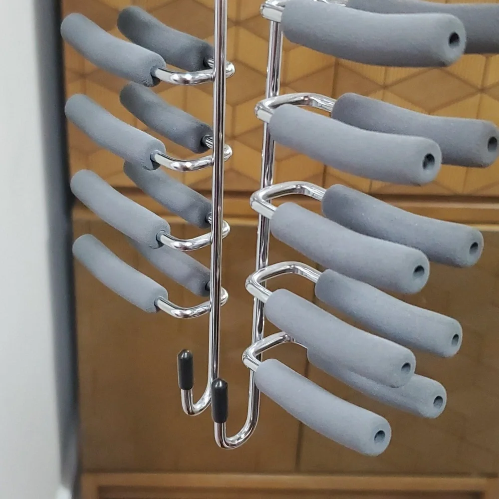 Spinning tie/jewerly hanger